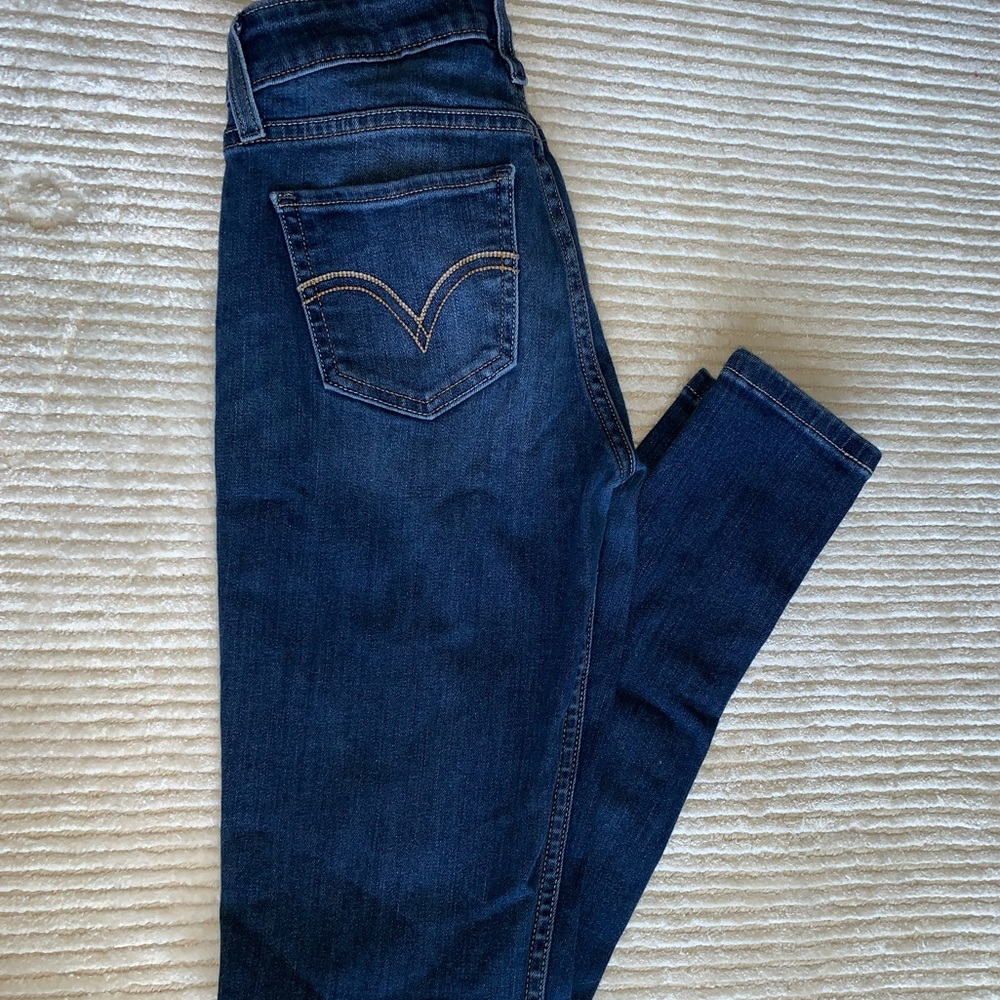 Levi skinny jeans dark blue🎄